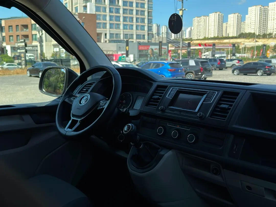 VOLKSWAGEN TRANSPORTER
