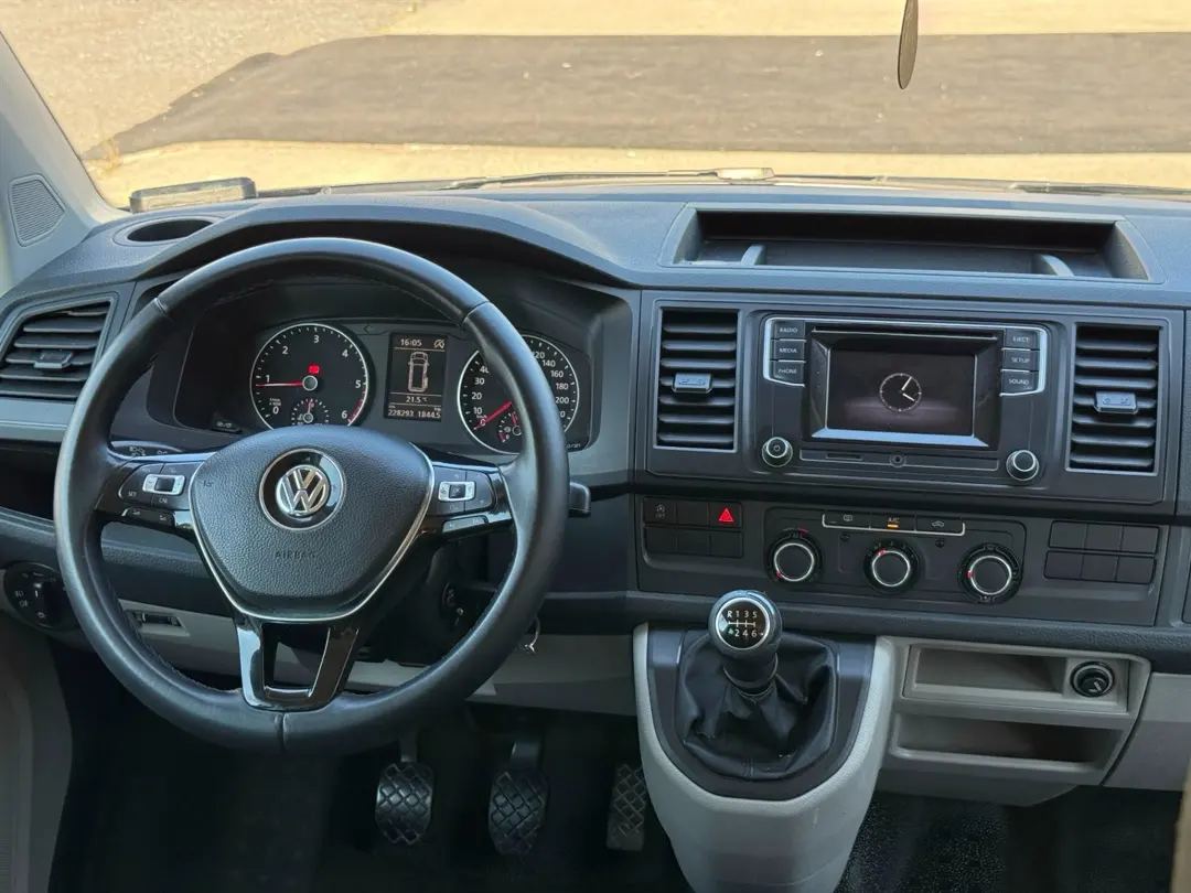 VOLKSWAGEN TRANSPORTER