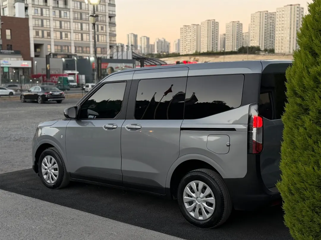 FORD TOURNEO COURIER