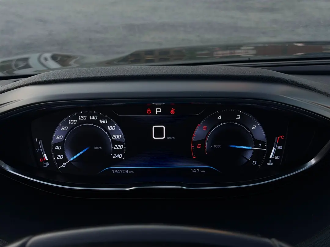 PEUGEOT 3008