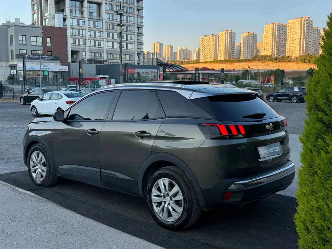 PEUGEOT 3008