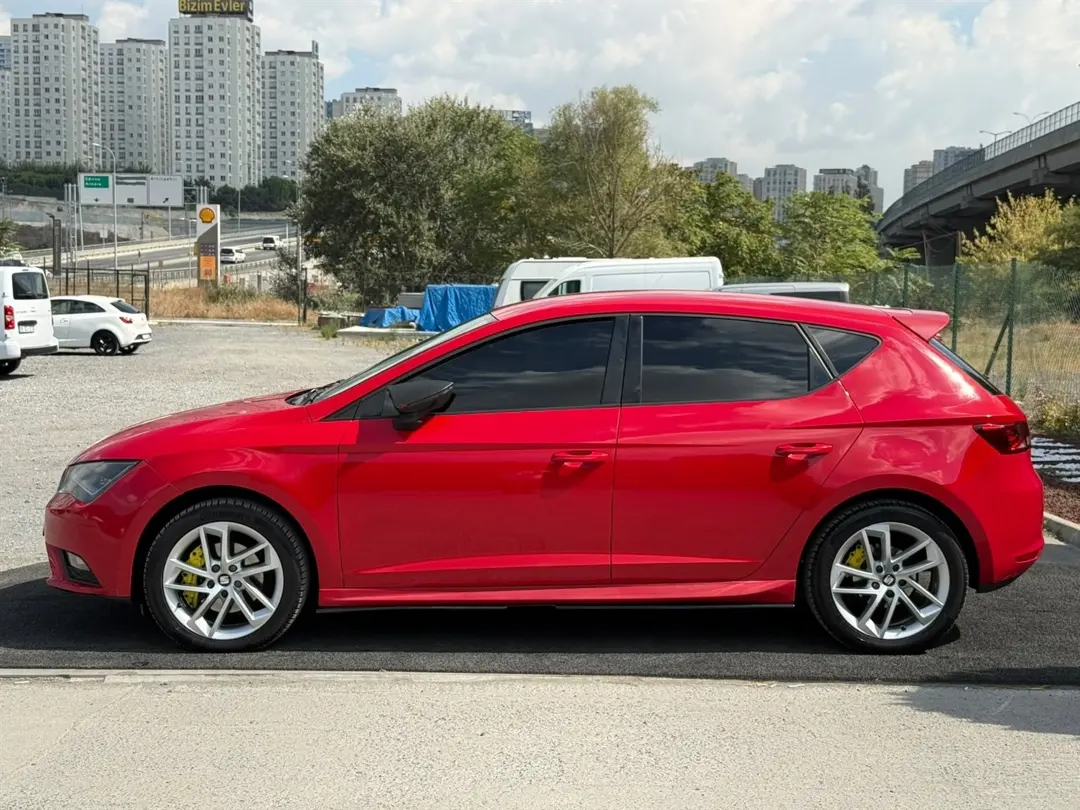 SEAT LEON