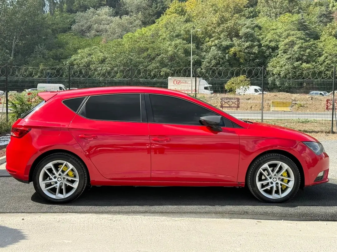 SEAT LEON