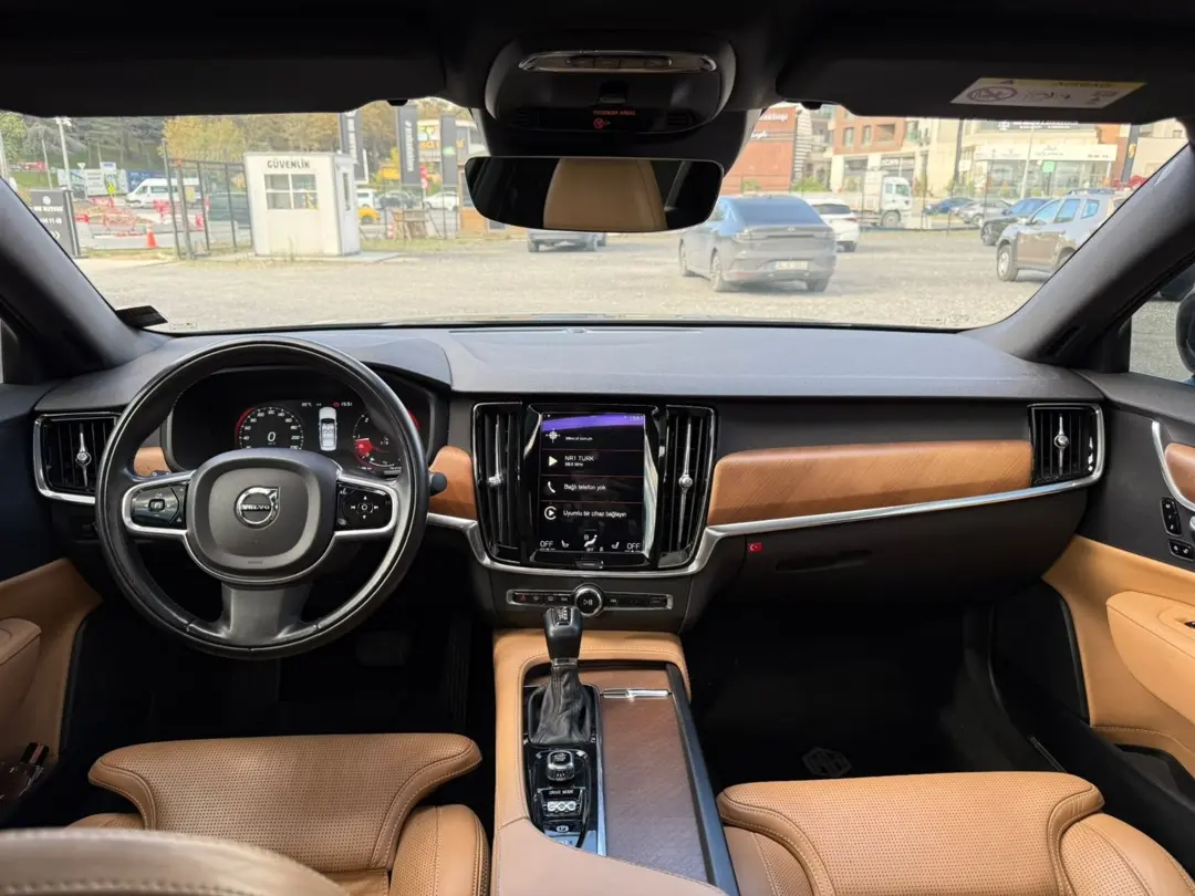 VOLVO S90