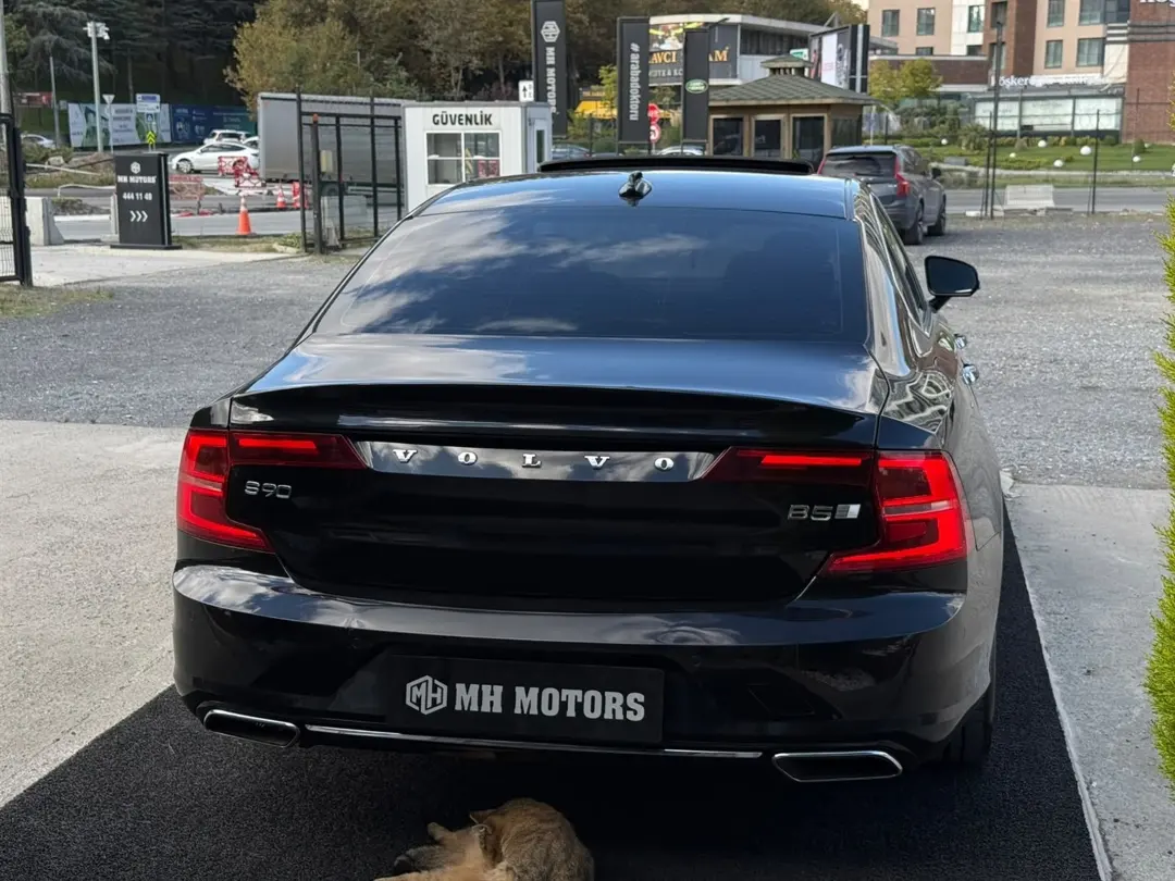 VOLVO S90