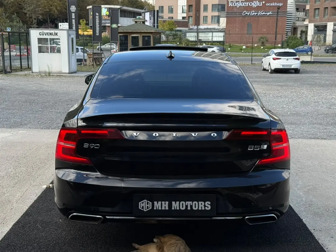 VOLVO S90