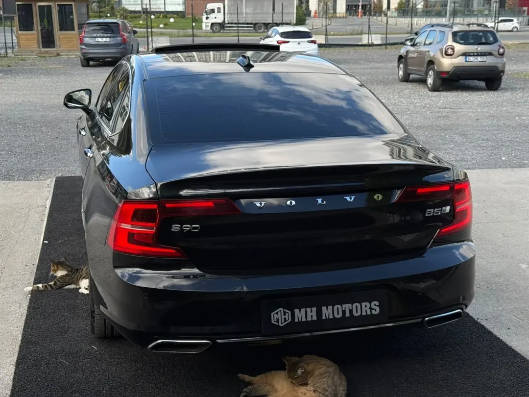 VOLVO S90