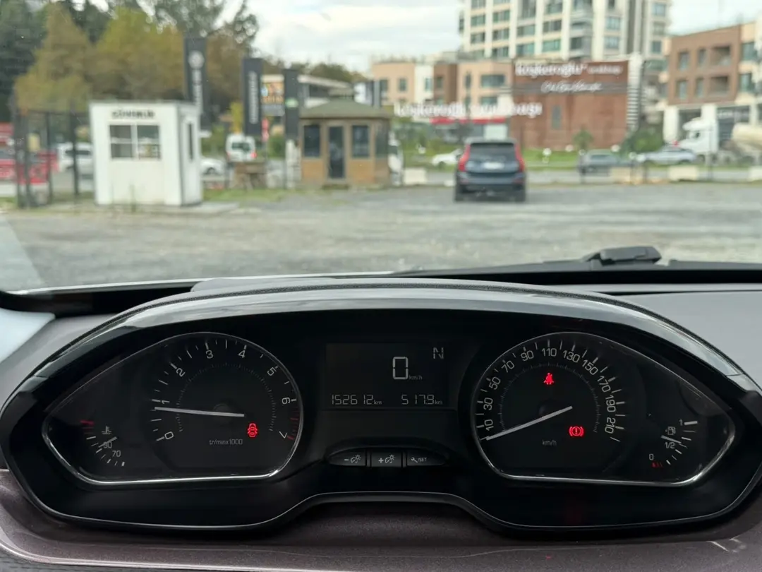 PEUGEOT 2008