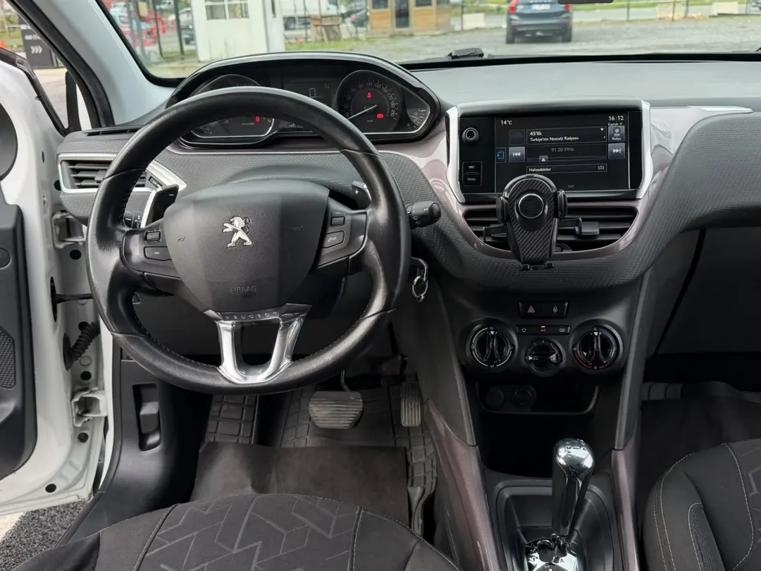 PEUGEOT 2008