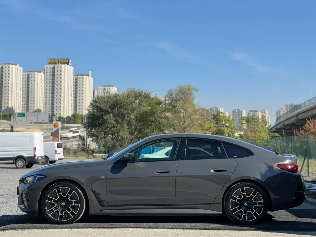 BMW I SERISI