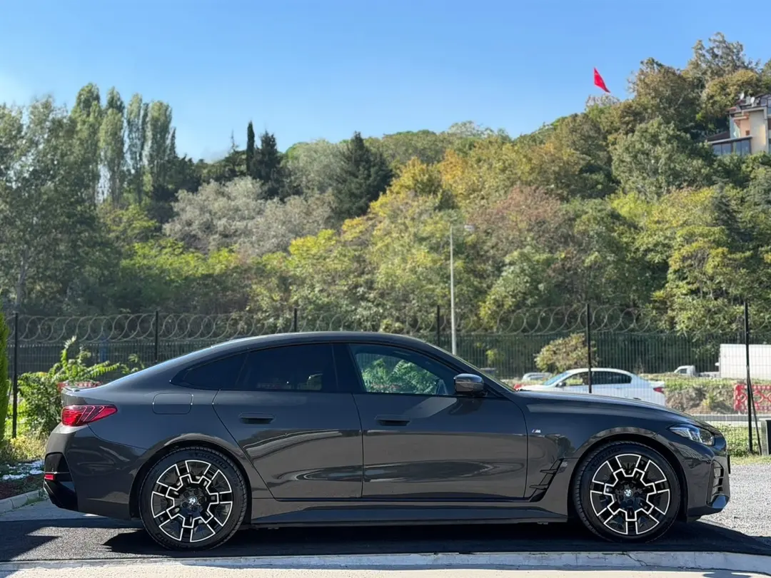 BMW I SERISI