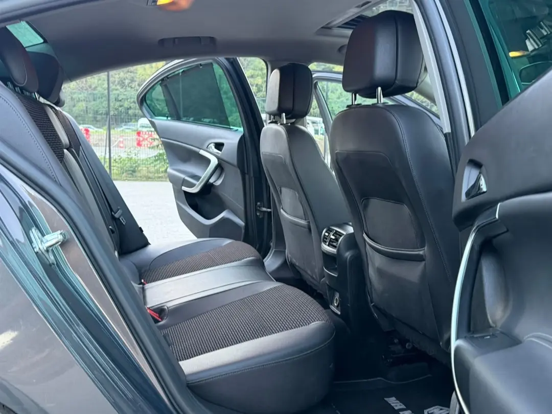 OPEL INSIGNIA