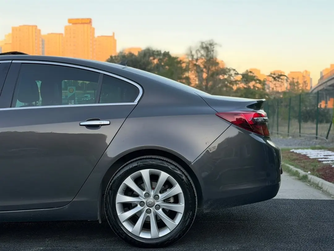 OPEL INSIGNIA