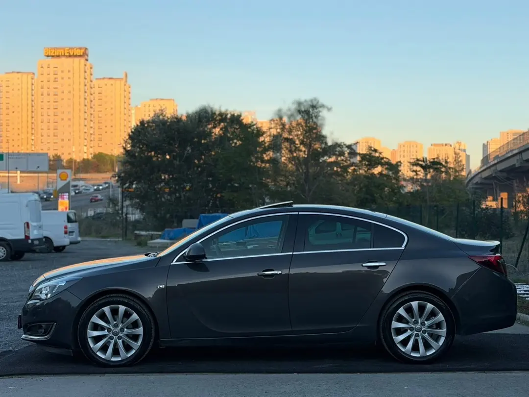 OPEL INSIGNIA