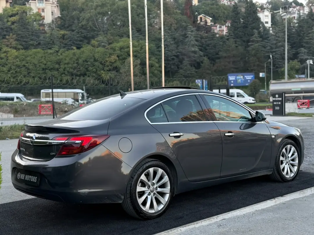 OPEL INSIGNIA