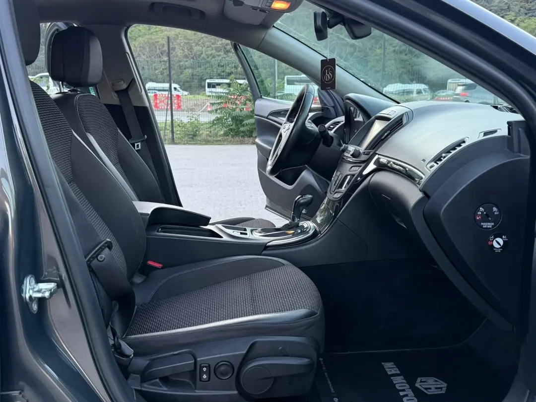 OPEL INSIGNIA