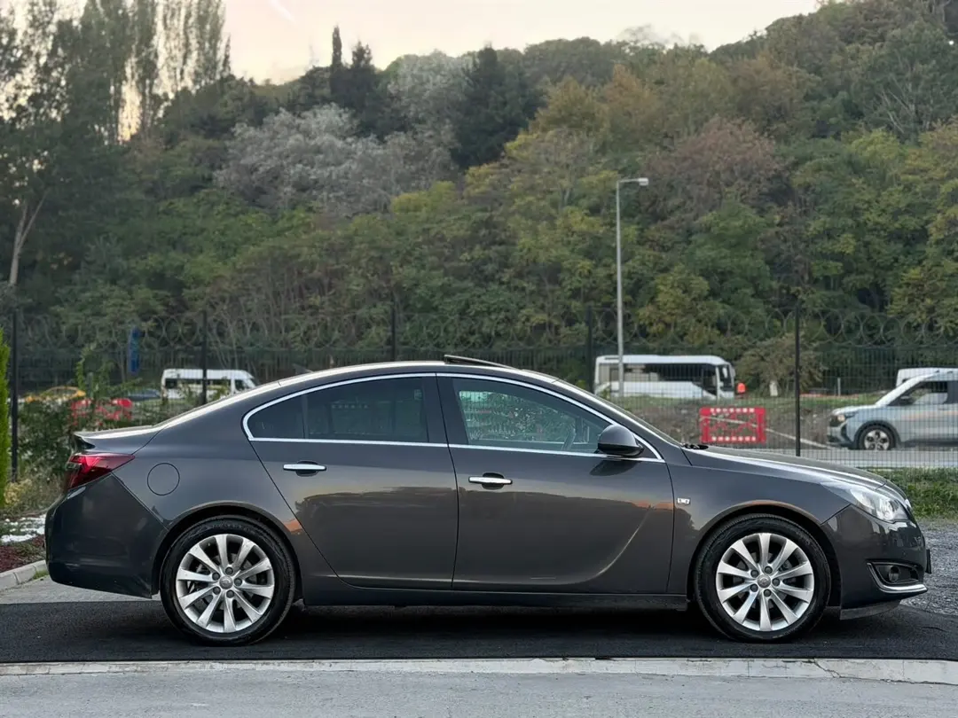OPEL INSIGNIA