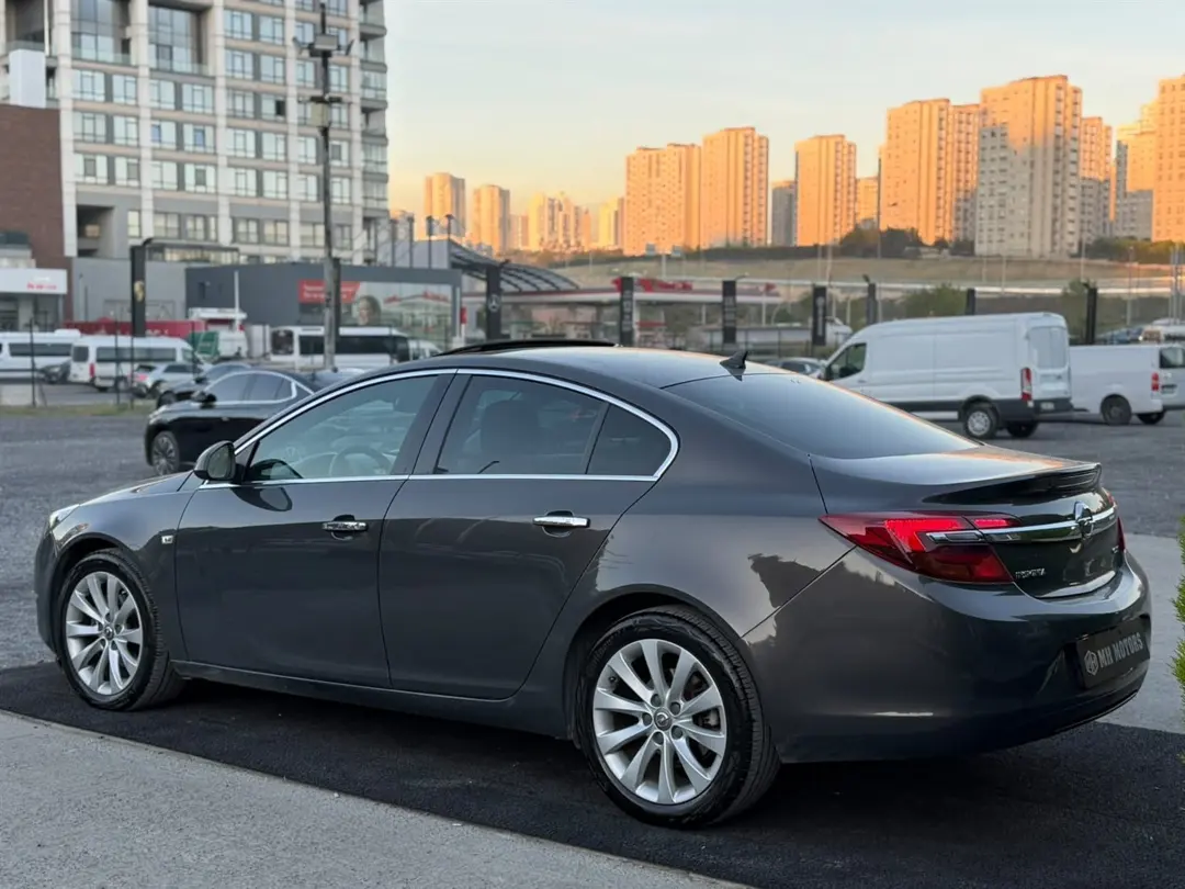OPEL INSIGNIA