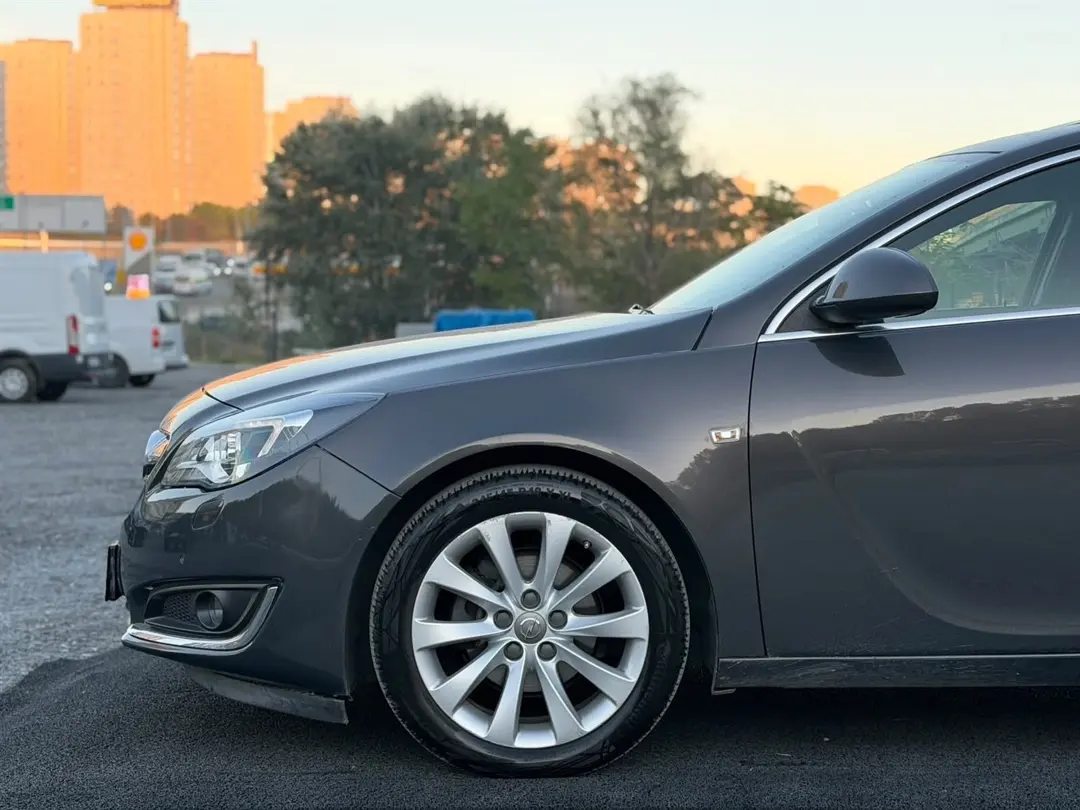 OPEL INSIGNIA
