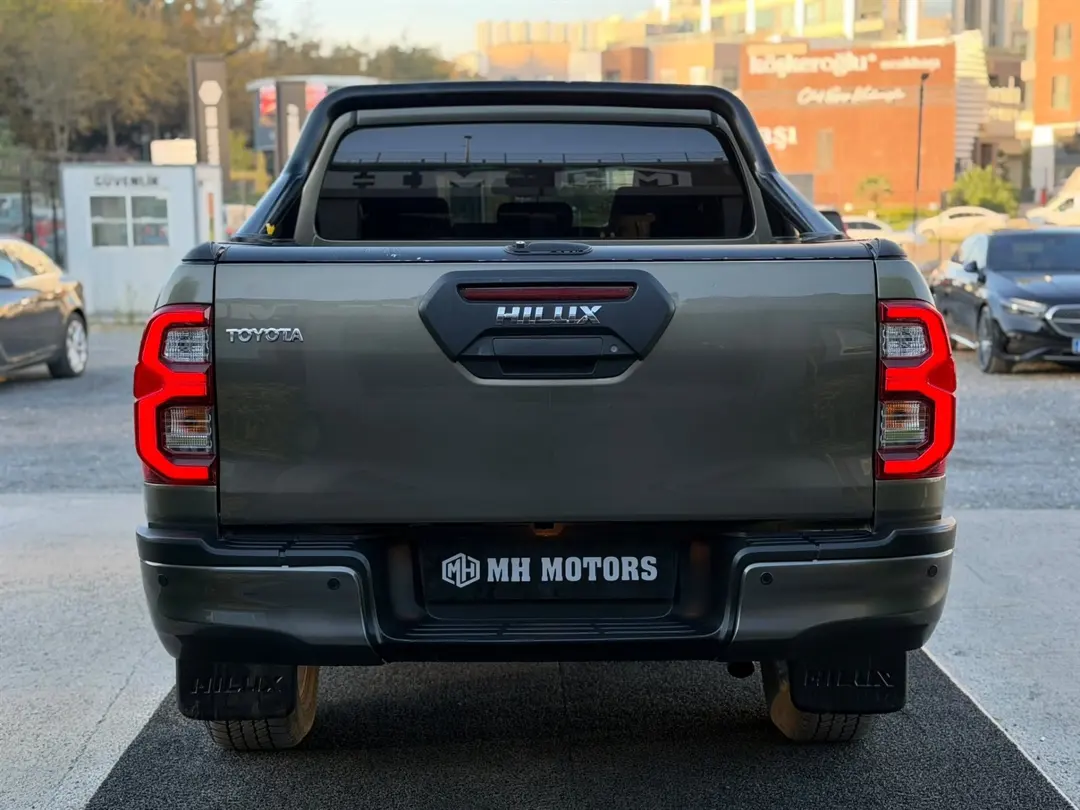 TOYOTA HILUX