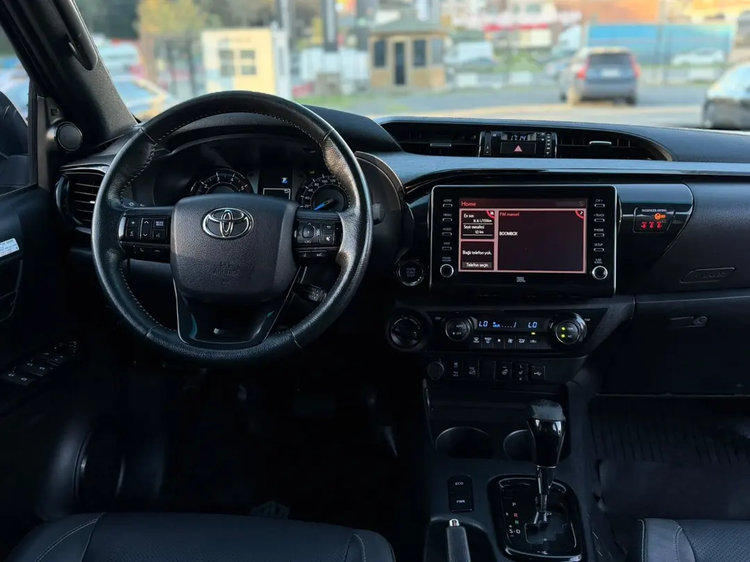 TOYOTA HILUX
