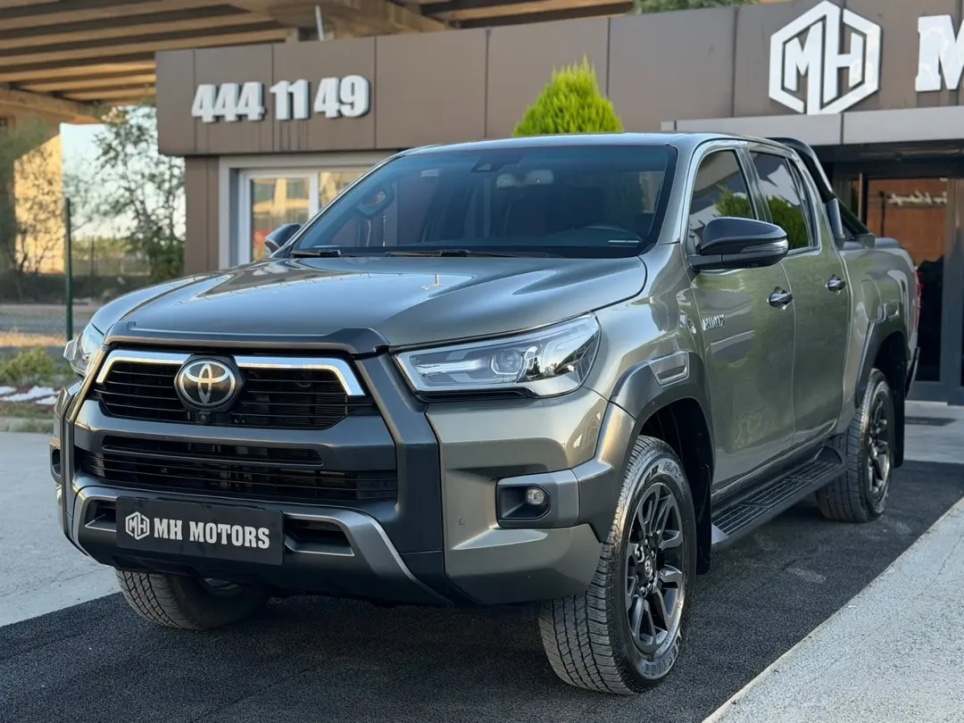 TOYOTA HILUX