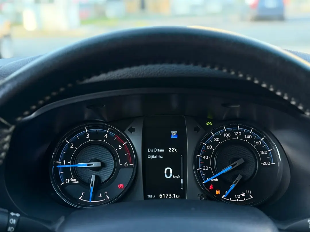 TOYOTA HILUX