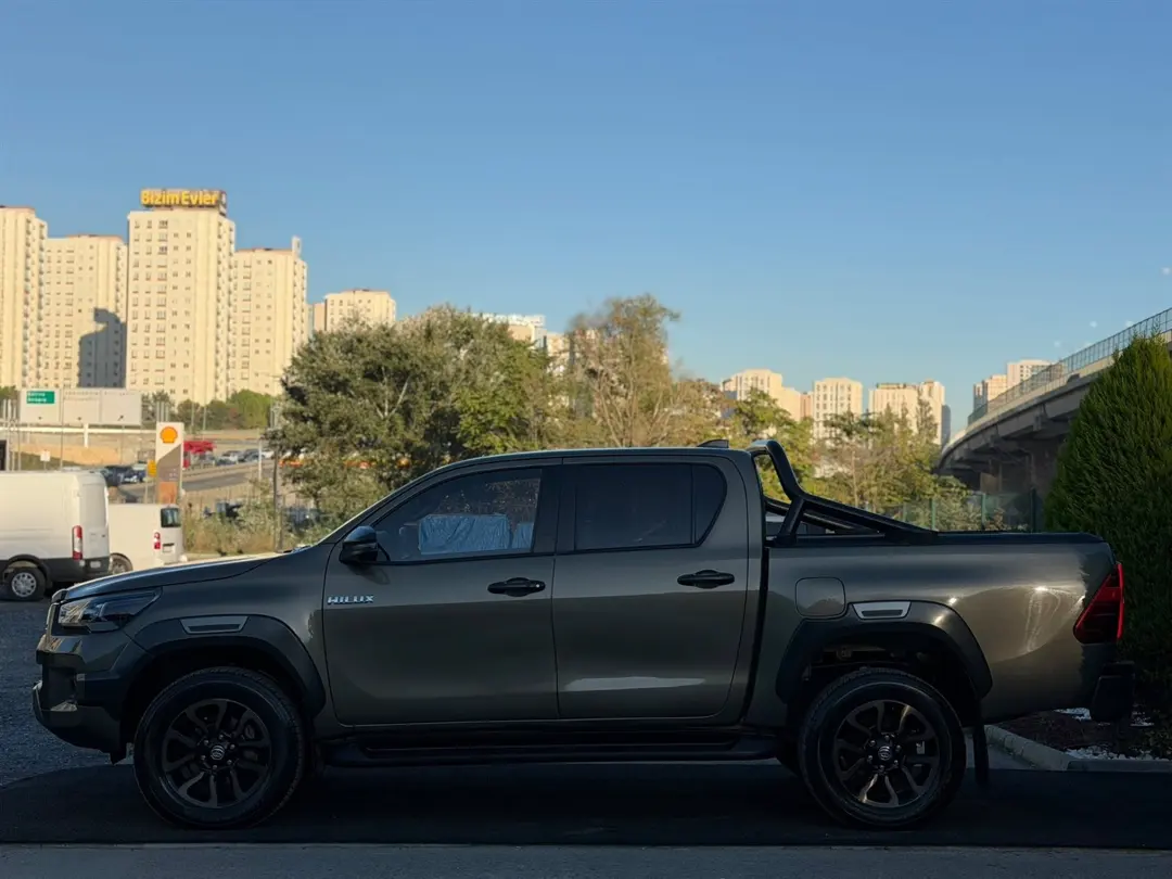 TOYOTA HILUX