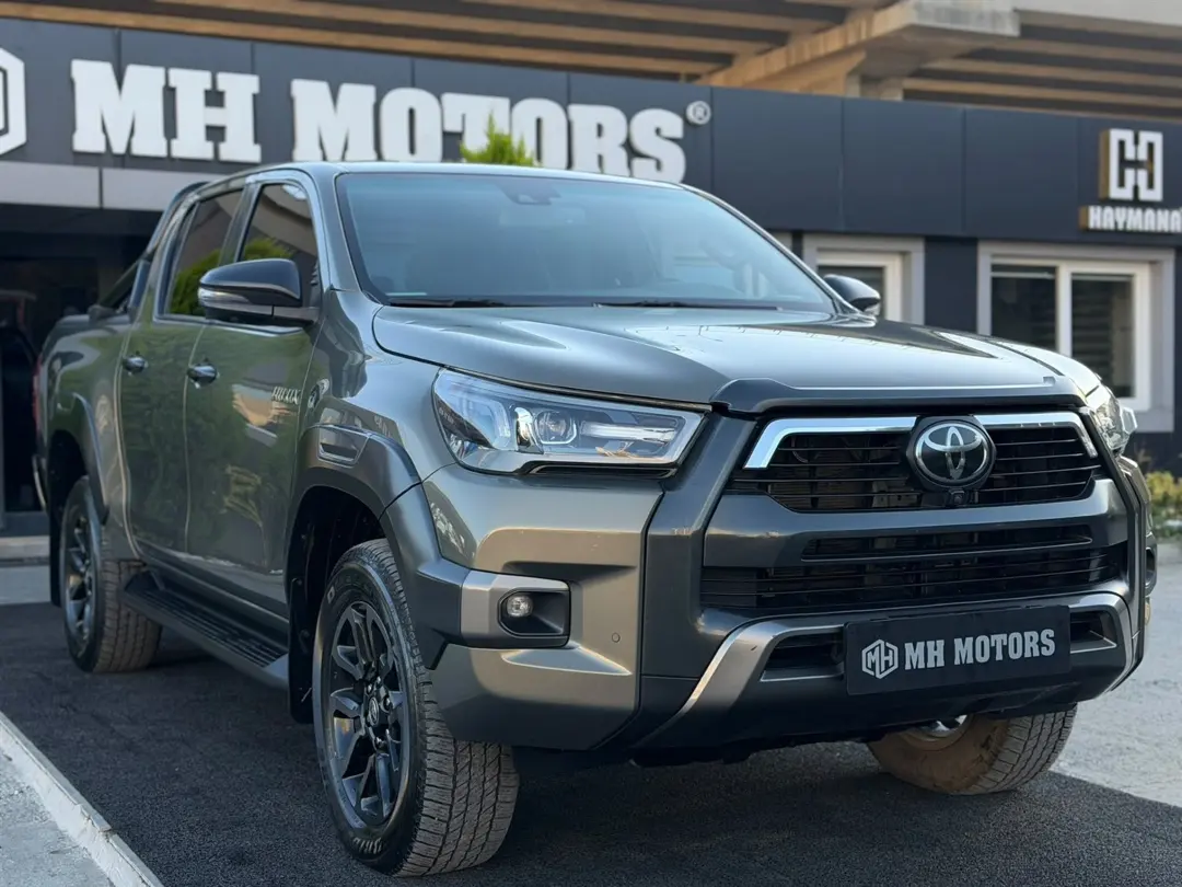 TOYOTA HILUX
