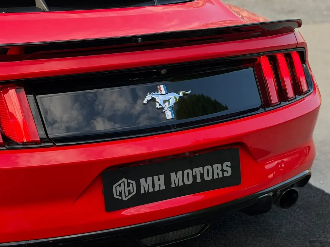 FORD MUSTANG