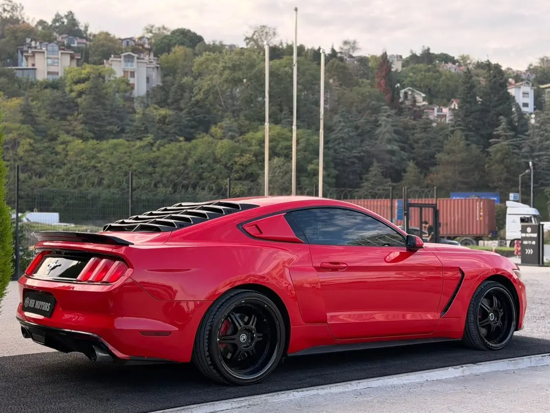 FORD MUSTANG