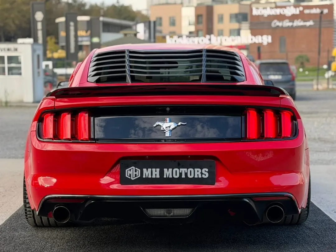 FORD MUSTANG