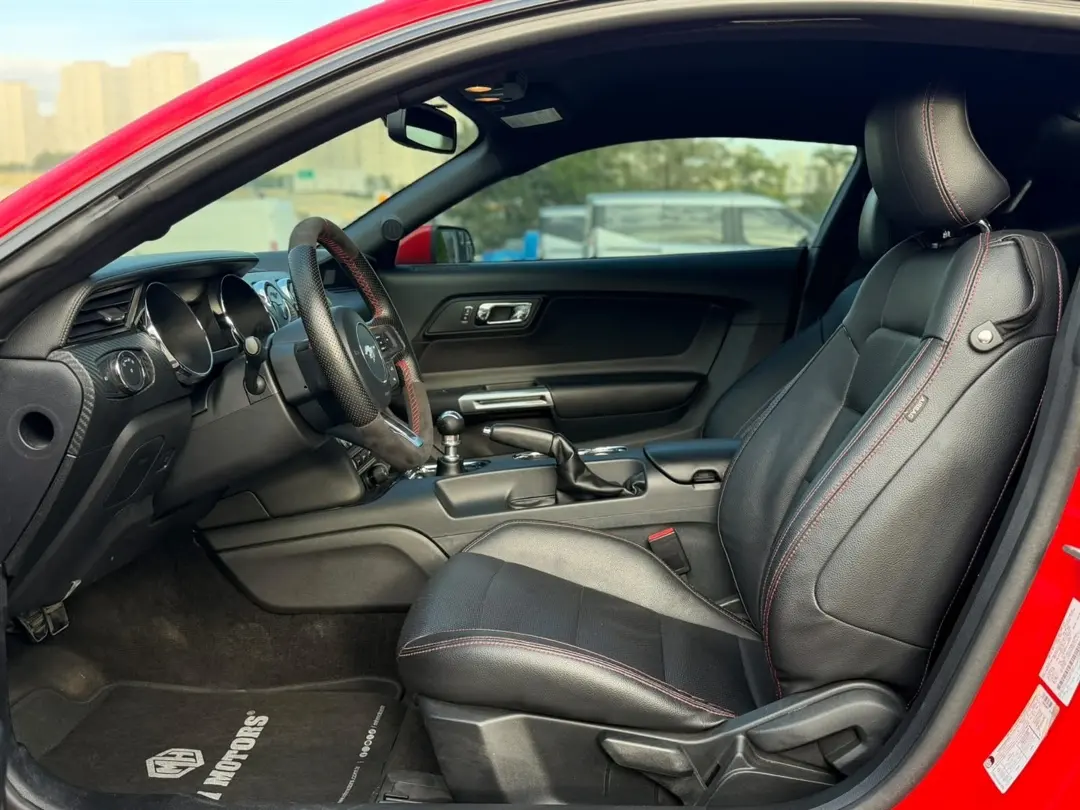 FORD MUSTANG