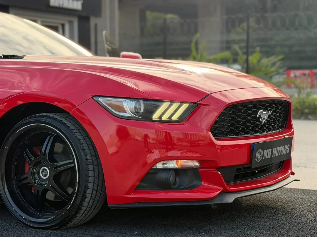 FORD MUSTANG