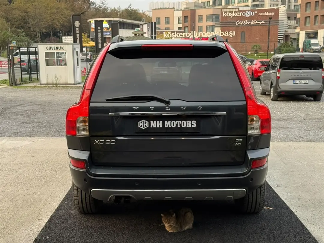 VOLVO XC90
